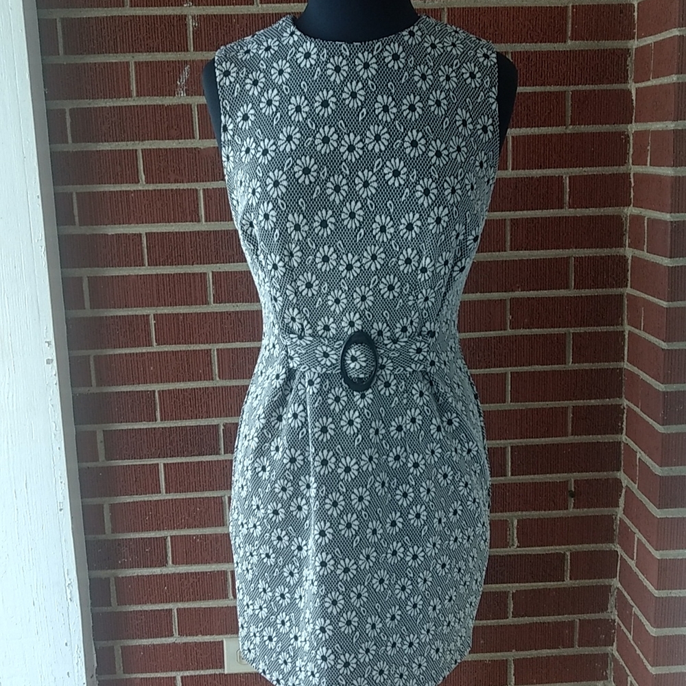 Vintage 90s Marnie West size 10 dress with flower print.